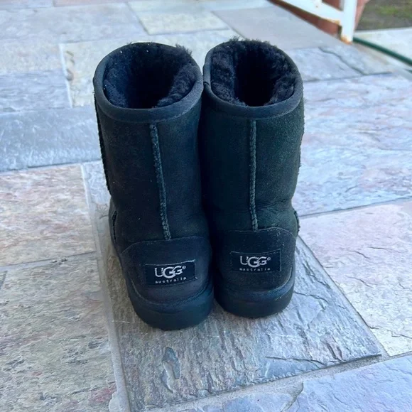 UGG girl classic
